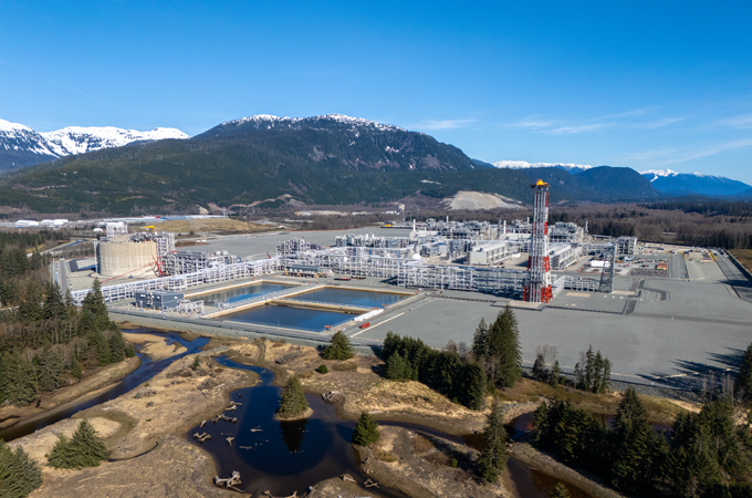 Fluor, JGC move ahead on LNG Canada expansion project