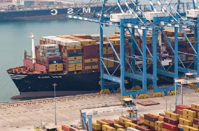 Etihad Rail signs deal for new Customs Corridor linking Khalifa Port, Fujairah Terminals