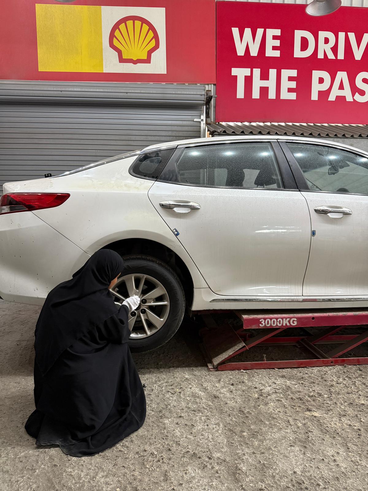 Focus: One of the participants gets a hands-on experience 