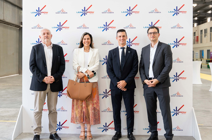 Saint-Gobain senior leadership team with RAKEZ officials at the inauguration