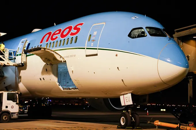 Salalah Airport welcomes inaugural flight of Neos from Rome