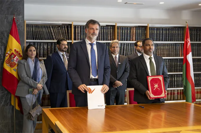 Oman, Spain ink MoUs for green methanol, LNG