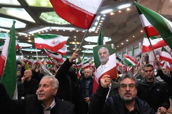 Trump issues 'locked and loaded' warning to Iran amid deadly protests