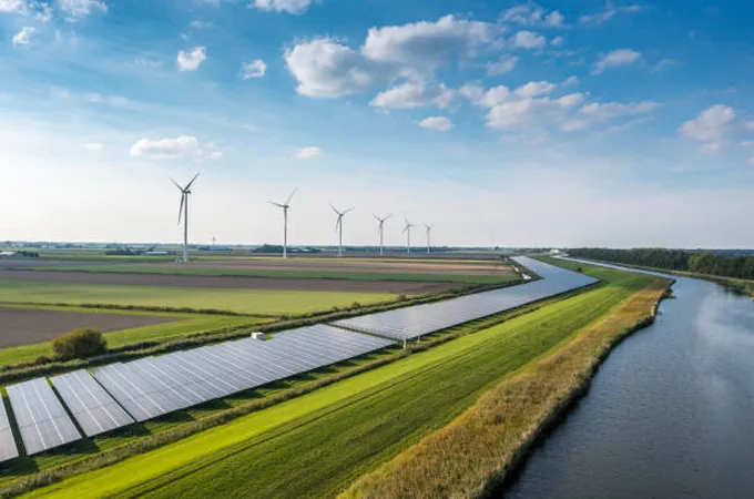 Canada launches $730bn clean energy strategy