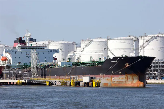 EU LNG imports fall, but reliance on US gas grows