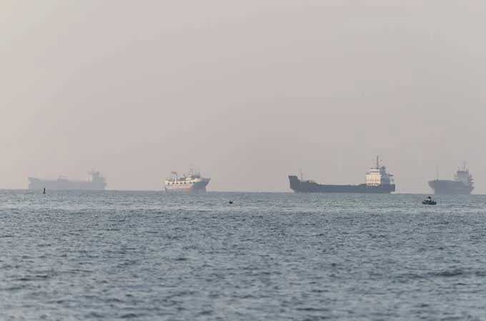 Iran war spreads to Caspian as Ukraine ‘opens new front’