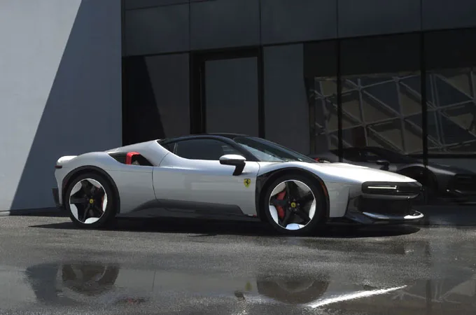 New one-off Ferrari CZ26 makes its debut