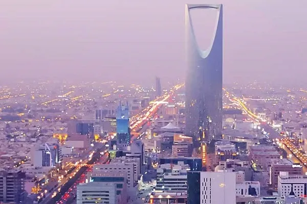 Saudi economy powers ahead on oil strength, diversification, says report