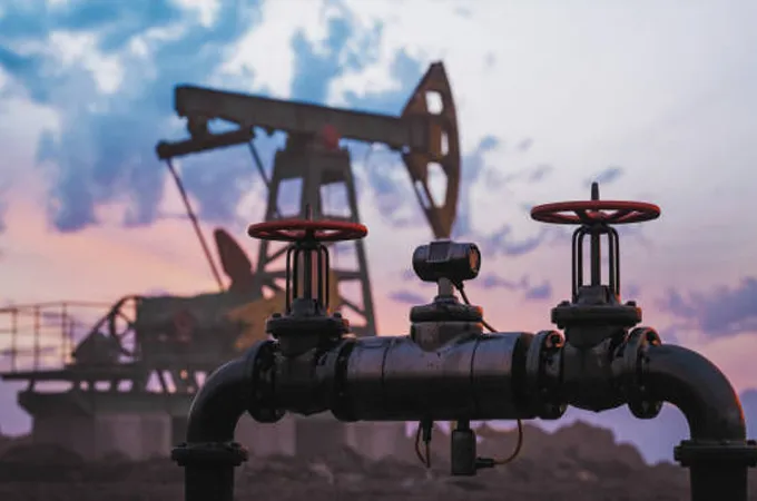 Oil prices dip as brent holds above $100